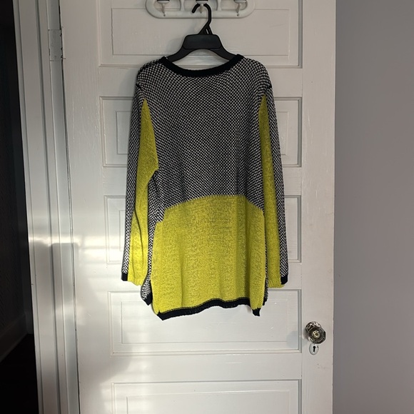 Ost Monochrome Knit Sweater - Picture 4 of 5